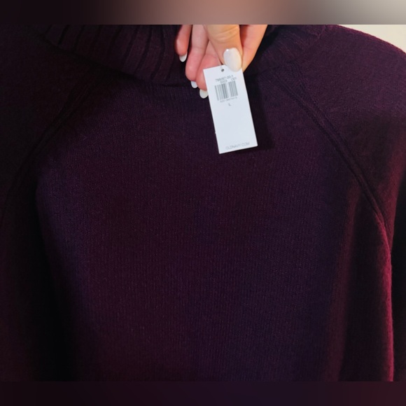 Old Navy Women's Maroon/Purple Turtleneck Sweater - Picture 7 of 7